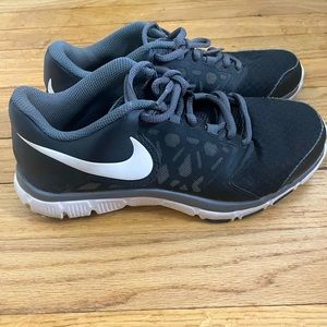 Black youth 6 nike sneakers